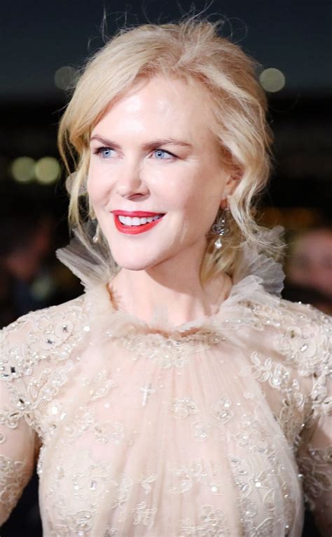 Nicole Kidman said that during filming Stanley Kubrick gave her a chance to move according to her instincts. "For example, in the opening scene of the film, the one where I drop the black dress to the floor and remain naked: I was alone in the room with him, behind the camera filming me, while I walked around the room, dropped the dress and moved away.